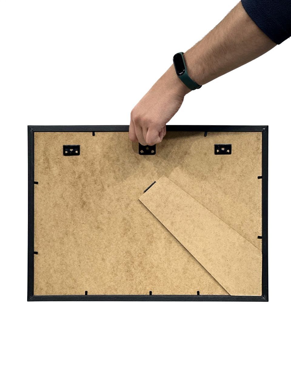 Чорна рамка з підвісами для плакату