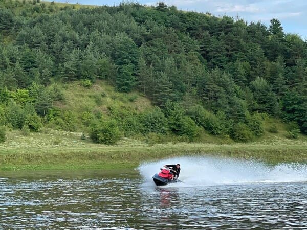 Гідроцикл мчить по хвилях Дністра, Івано-Франківська область