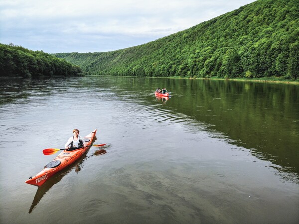 Сплав по Дністру на байдарках і каяках у Дністровському каньйоні біля Івано-Франківська